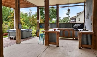 43 Fiber St, Bay St. Louis, MS 39520