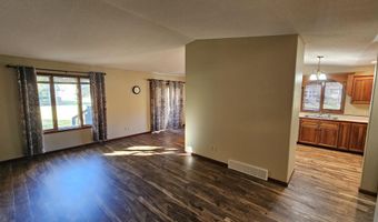 2702 Railroad Cir, Aberdeen, SD 57401