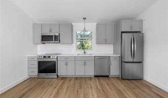 32 Exchange St 103, East Greenwich, RI 02818