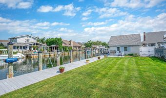 33 S Bay Ave, Amityville, NY 11701