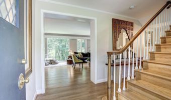 5204 WESTWOOD Dr, Bethesda, MD 20816