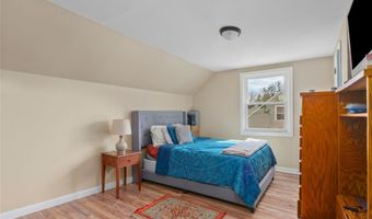 5 S Ronald Dr S, Amityville, NY 11701
