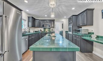 317 Dillard Dr, Jefferson, NC 28640