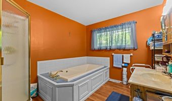 17 Woodland Dr, Barre, VT 05641