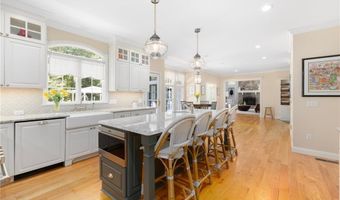 4 Brookfield Ct, East Greenwich, RI 02818