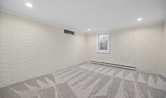 621 Van Oaks Dr, Amherst, OH 44001