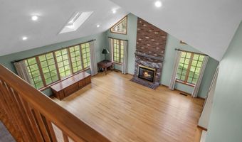 9 Maxwell Dr, Brookline, NH 03033