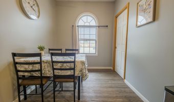 1 W Main St, Albion, IL 62806