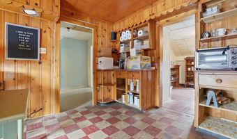 4402 220Th Trl, Amana, IA 52203