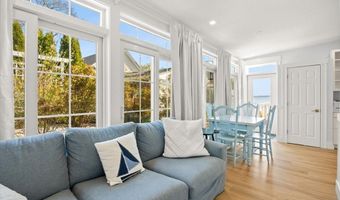 106 King Philip Ave, Bristol, RI 02809