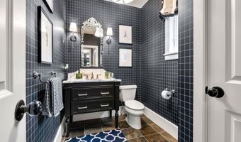 17 Canterbury Ln, Bedford, NH 03110
