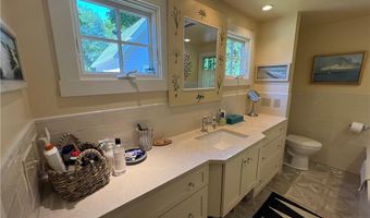 11 Harbor St, Jamestown, RI 02835