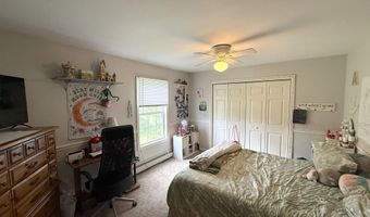 7 School St, Burlington, CT 06013