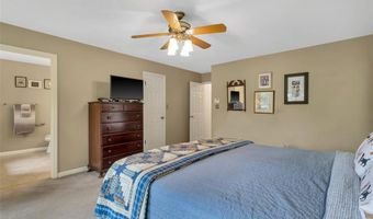 305 Arbor Glen Dr, Ballwin, MO 63021