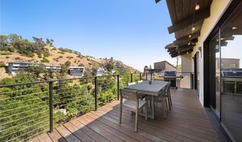 2522 Zorada Dr, Los Angeles, CA 90046