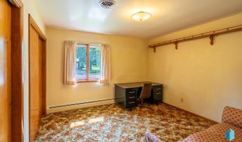 207 S 11th St, Beresford, SD 57004