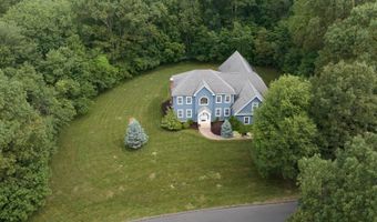 2 Warren Gln, Burlington, CT 06013