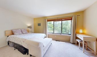 718 Peninsula Ct, Ann Arbor, MI 48105