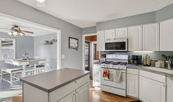 210 12th Ave NW, Altoona, IA 50009