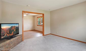 2325 E 40th Ct, Des Moines, IA 50317