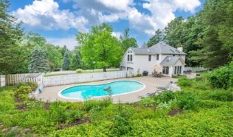 1 Victoria Pines Ln, Andover, NJ 07848