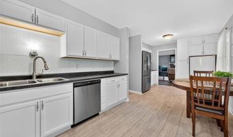 234 St Marys Dr, Ballwin, MO 63021