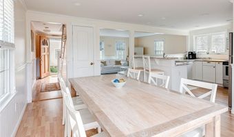 40 Holland St, Newport, RI 02840