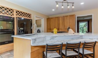41 Holly Hill Ln, Cranston, RI 02921