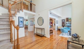 6 Colonial Cir, Alloway, NJ 07418