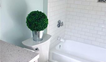 20 North St, Warwick, RI 02886