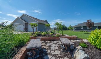 814 Curt Felt Dr, Alexandria, MN 56308