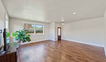 847 CARTER St, Bandon, OR 97411