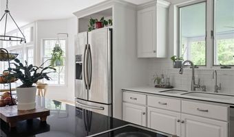 125 Fernwood Dr, East Greenwich, RI 02818