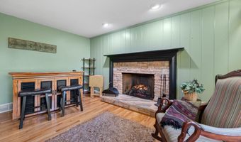 96 Oak Hill Dr, Bristol, CT 06010