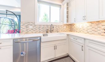 2376 Westbrooke Cir S, Ann Arbor, MI 48105