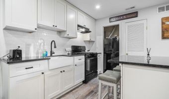 2 Solitude Ct, Alloway, NJ 07462