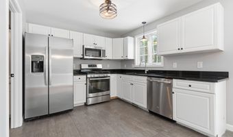 6 Mulberry Ln, Amherst, NH 03031