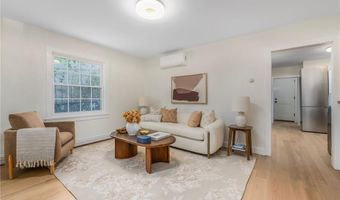 28 Young St 1, Newport, RI 02840