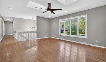 1245 WINAKI Trl, Algonquin, IL 60102