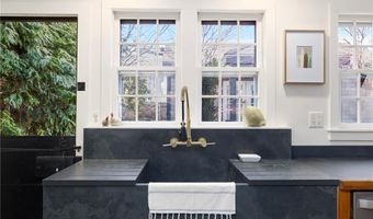 27 William St, Newport, RI 02840