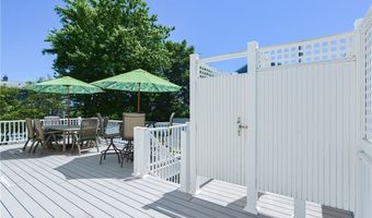 21 OAK Ave, Narragansett, RI 02882