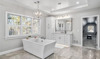 30 Lenihan Ln, East Greenwich, RI 02818