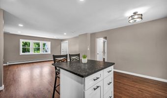2 Riverview Pl, Cromwell, CT 06416