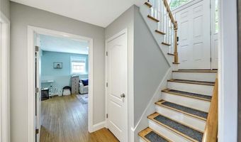 37 Lakeview Ave, Lincoln, RI 02865