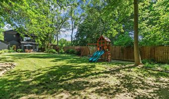 820 Barton Dr, Ann Arbor, MI 48105
