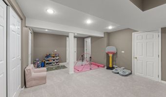 621 Lake Cornish Way, Algonquin, IL 60102