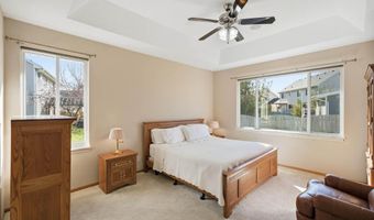 912 10th Avenue Pl, Altoona, IA 50009