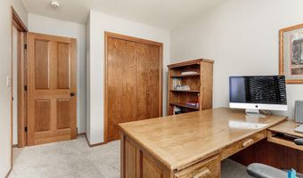 505 N Oak Ridge Rd, Brandon, SD 57005