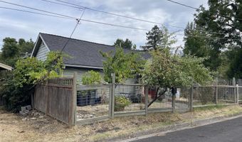 36 Dewey St, Ashland, OR 97520