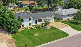 301 Walnut Ln, Apple Valley, MN 55124